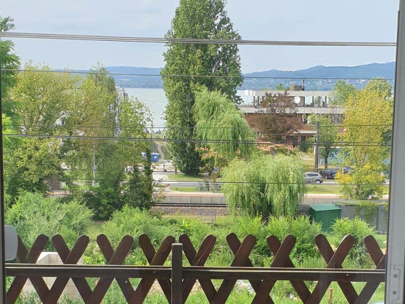 Sophie Apartment With Balcony บาลาทอนเบรีน ภายนอก รูปภาพ